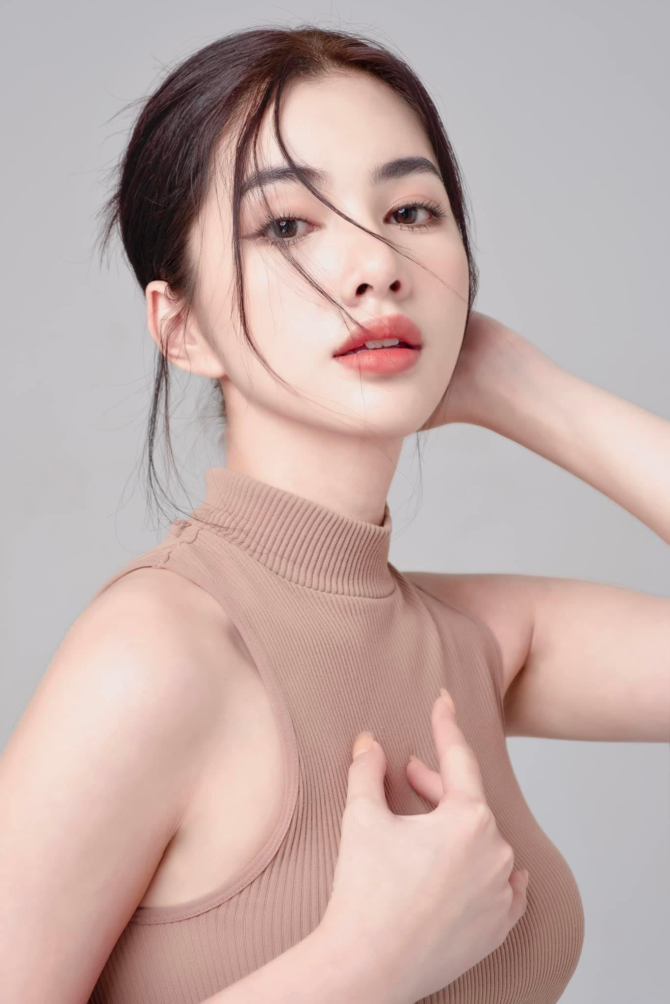 Người đẹp Cẩm Đan xinh đẹp, yêu kiều tựa mỹ nhân Hàn Quốc.