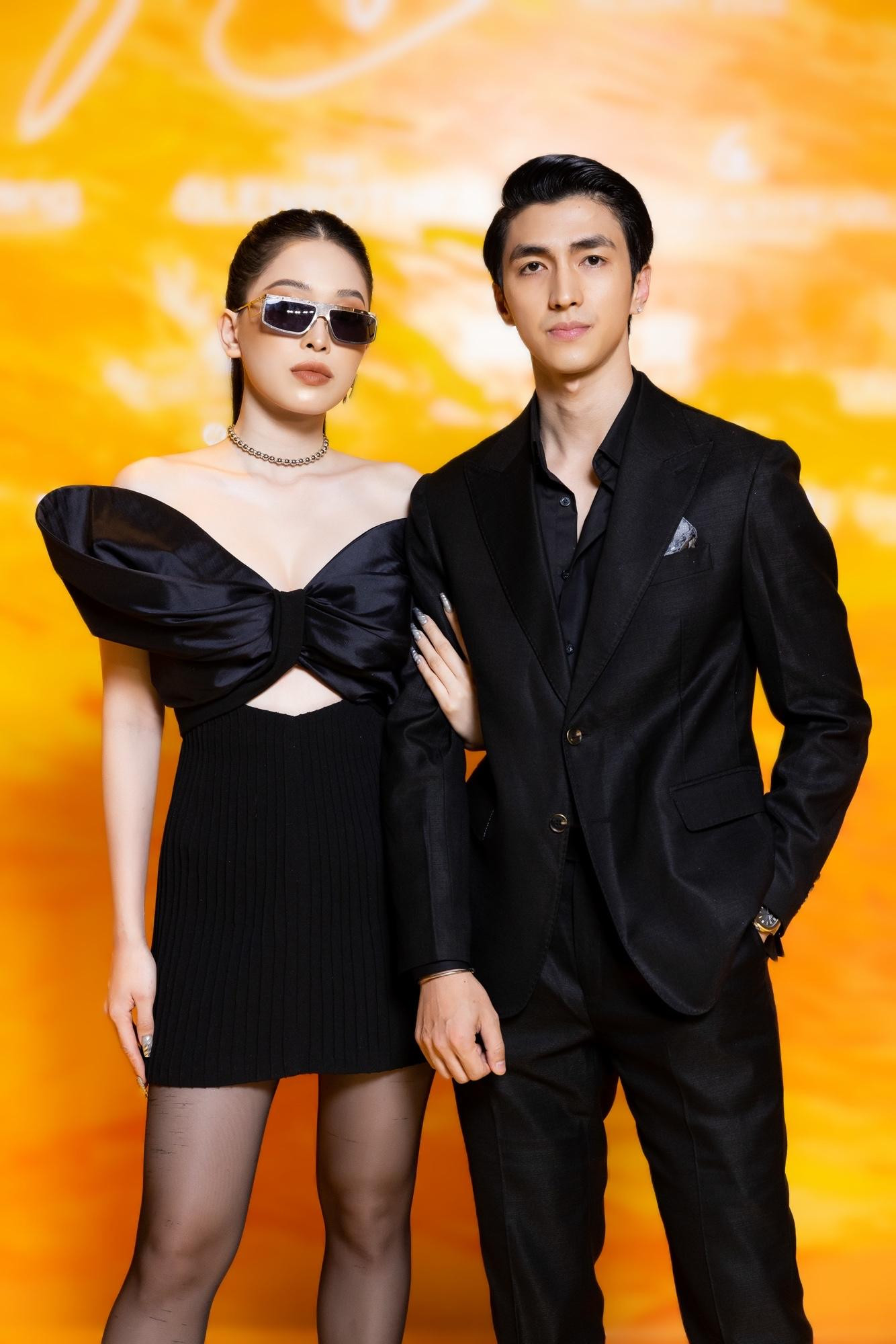 Á hậu Phương Nga sánh vai bạn trai Bình An trên thảm đỏ. Á hậu Phương Nga sánh vai bạn trai Bình An trên thảm đỏ.