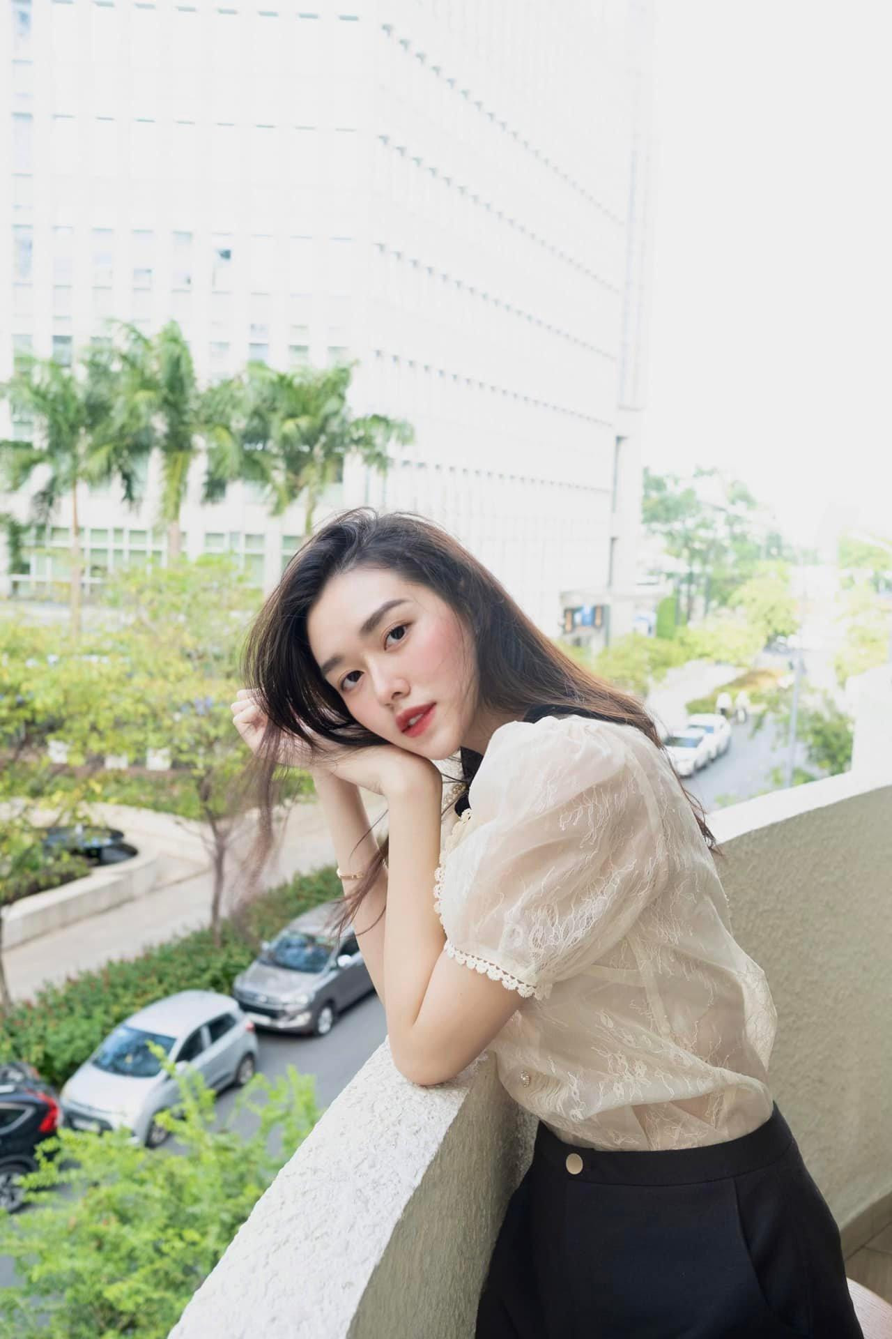 Mặc dù đã trải qua một lần sinh nở nhưng Tường San vẫn sở hữu vóc dáng thon gọn.