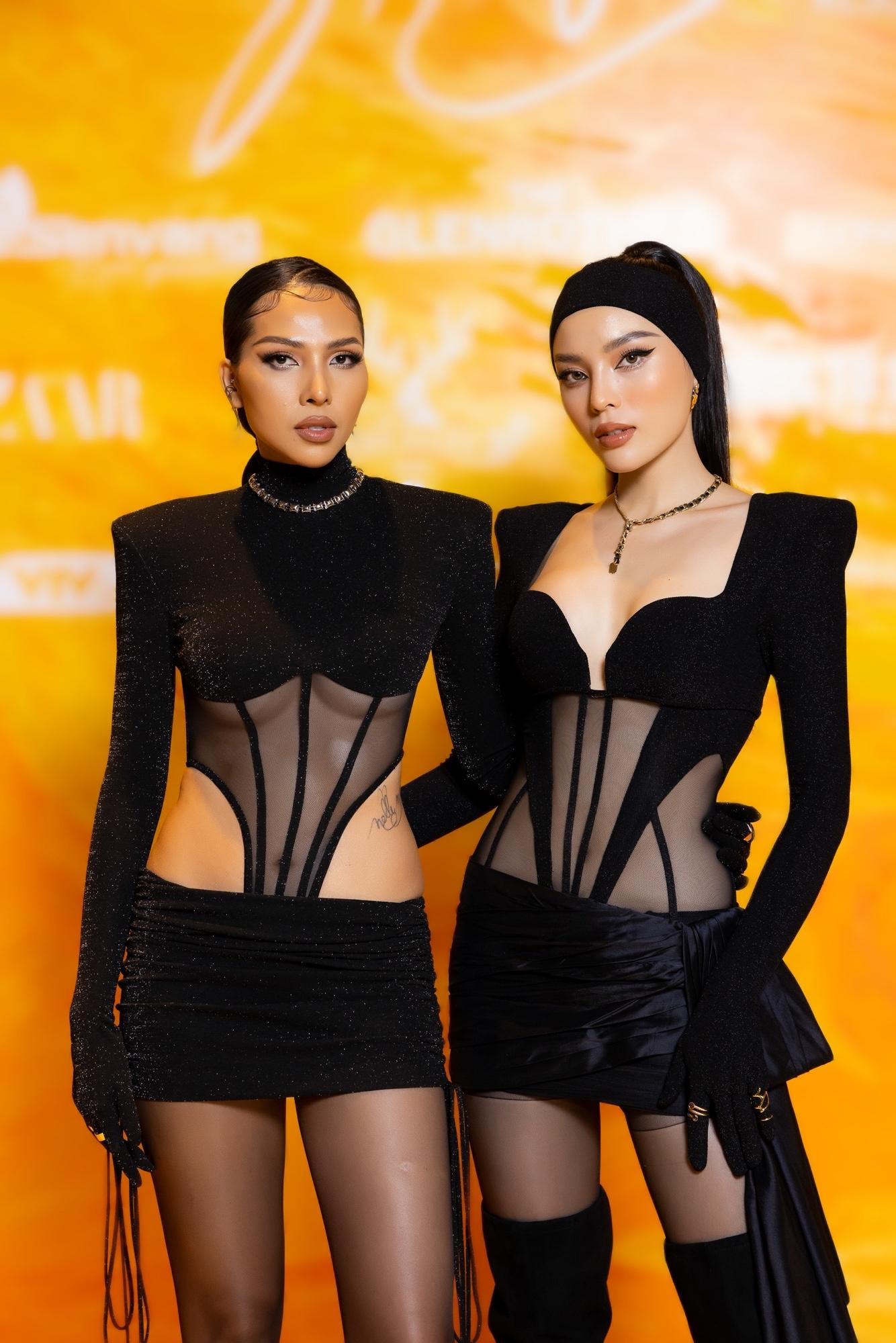 Hoa hậu Kỳ Duyên sánh vai siêu mẫu Minh Triệu tới tham dự sự kiện. Hoa hậu Kỳ Duyên sánh vai siêu mẫu Minh Triệu tới tham dự sự kiện.