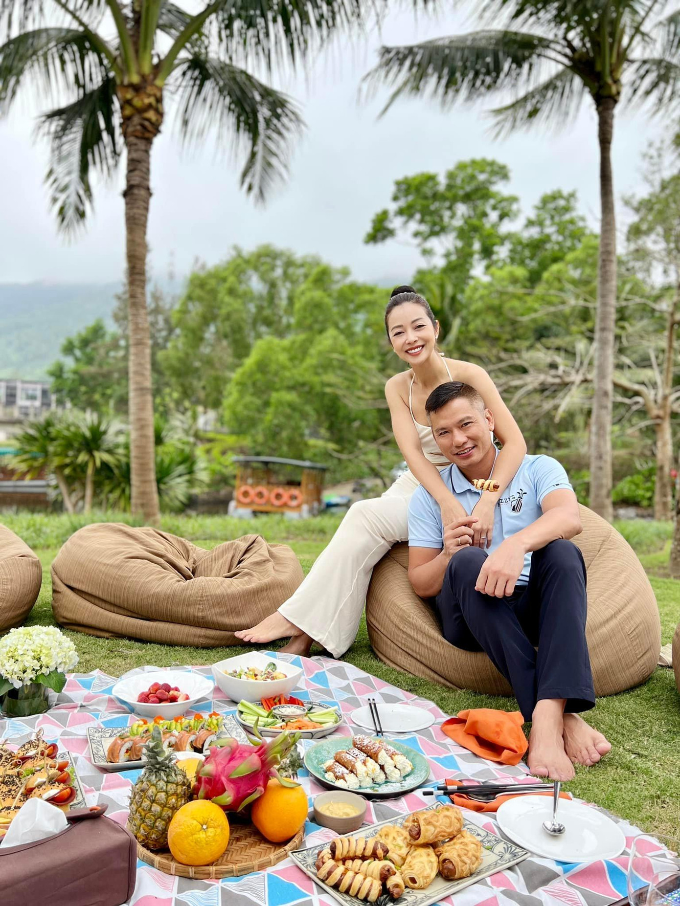 Hoa hậu châu Á tại Mỹ khoe nhan sắc rạng rỡ bên ông xã doanh nhân.