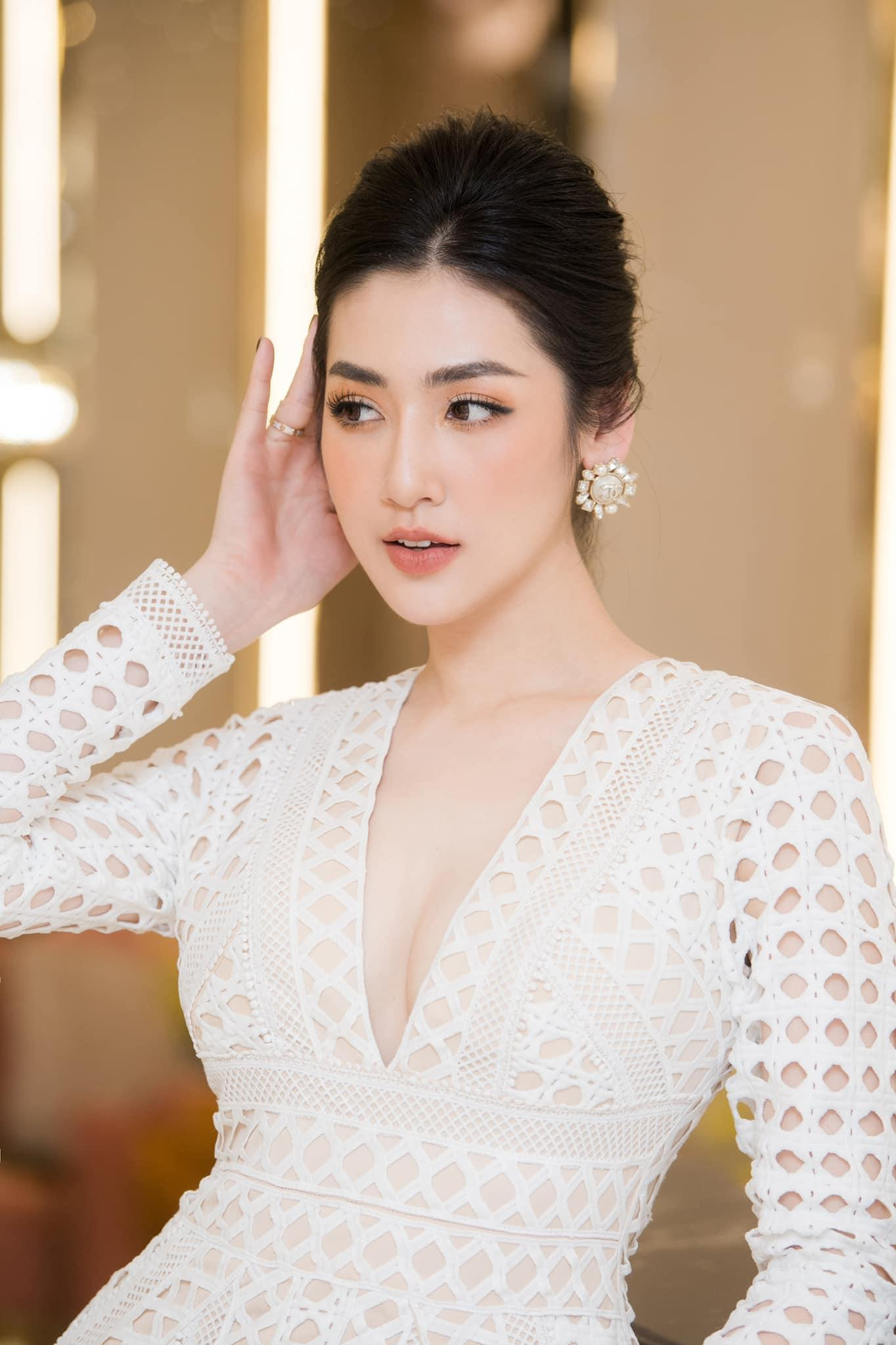 Nhan sắc ngày càng xinh đẹp và quyến rũ của 'gái một con' khiến các fans trầm trồ.