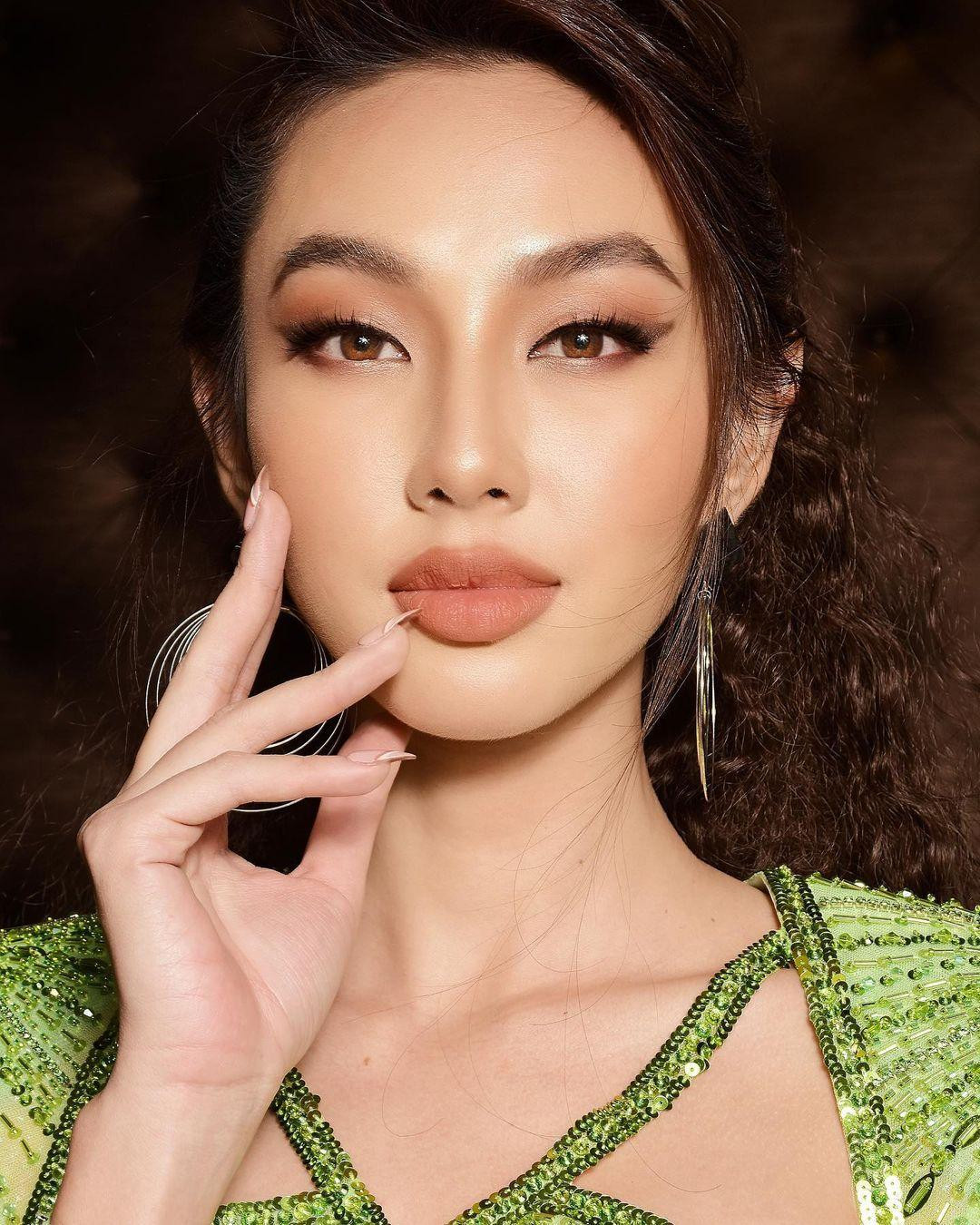 Nhan sắc của Thùy Tiên thực sự 'thăng hạng' trong thiết kế đẹp mắt này.