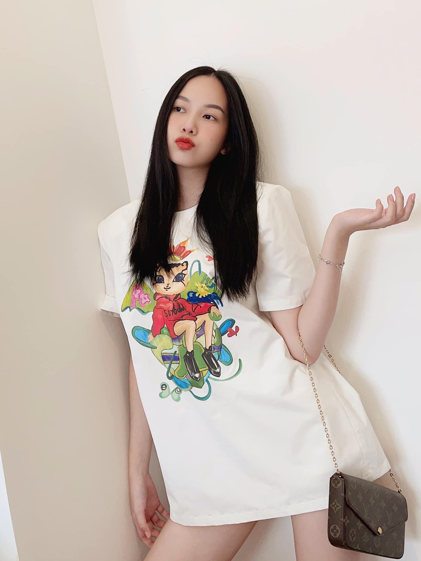 Người đẹp top 5 HHVN 2020 Phương Quỳnh diện mốt giấu quần sexy.