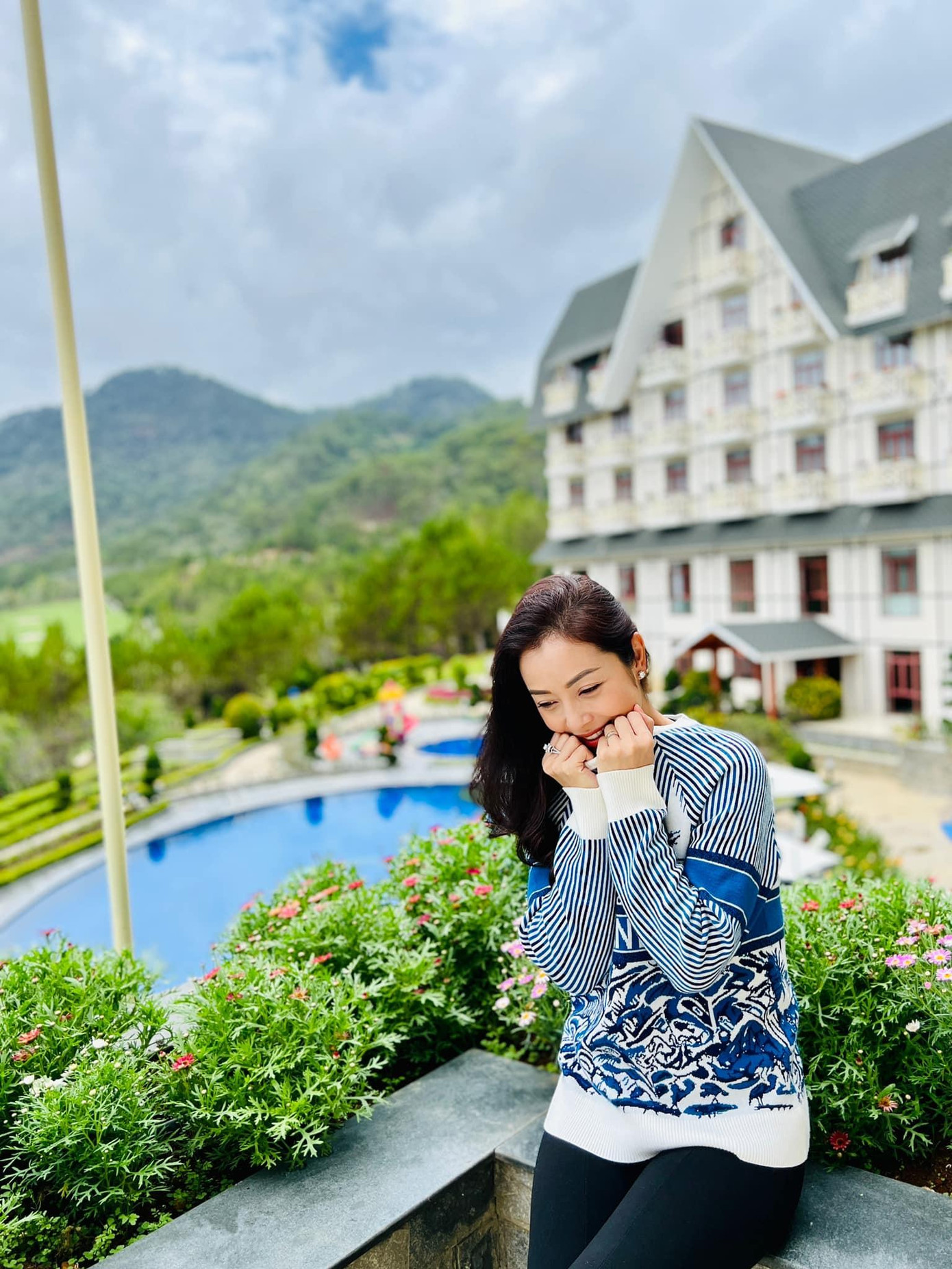 Hoa hậu Jennifer Phạm đẹp mơ màng ở Đà Lạt.