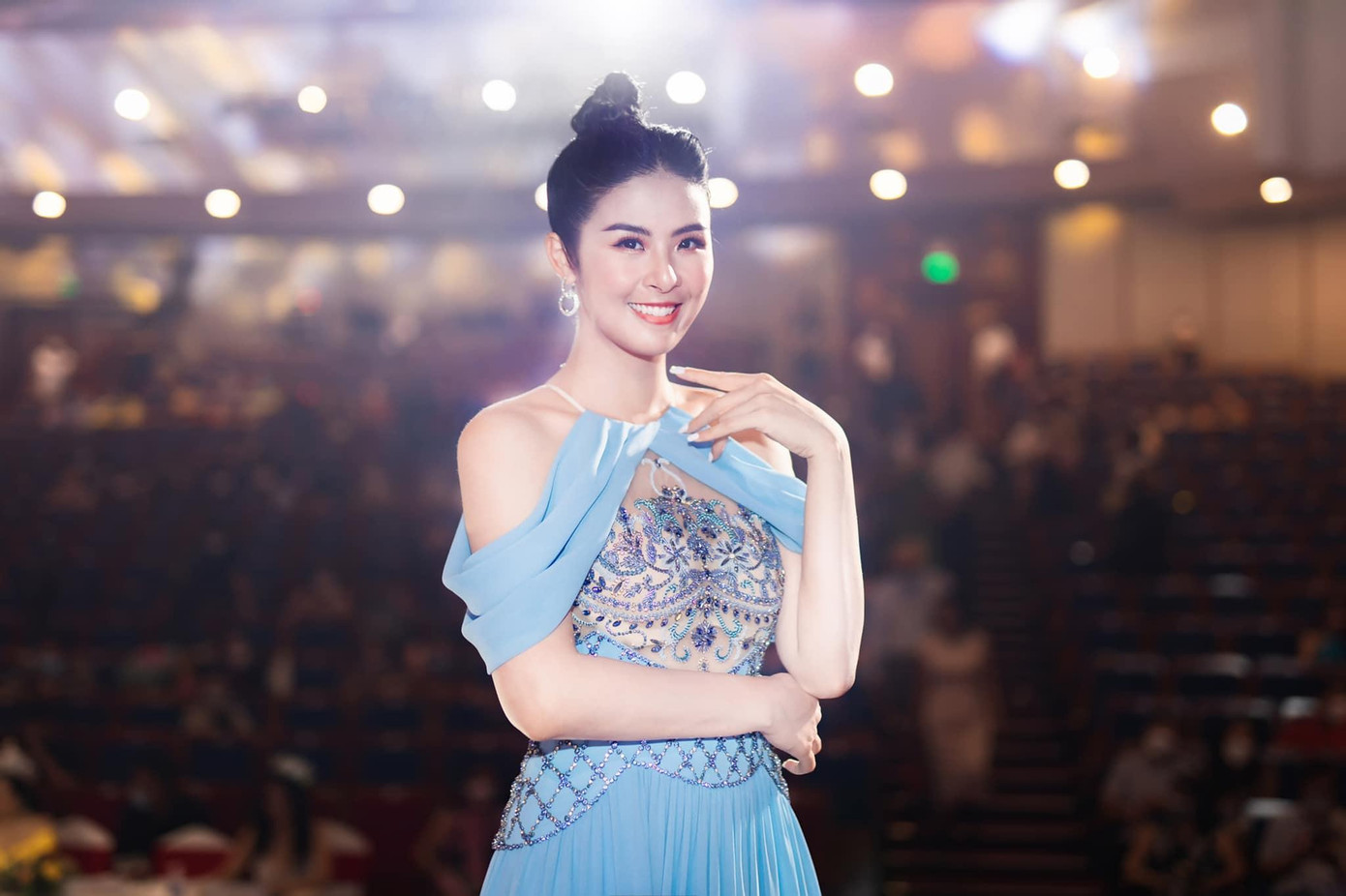 Trước đó, Ngọc Hân mắc COVID-19 và phải hủy nhiều lịch làm việc.