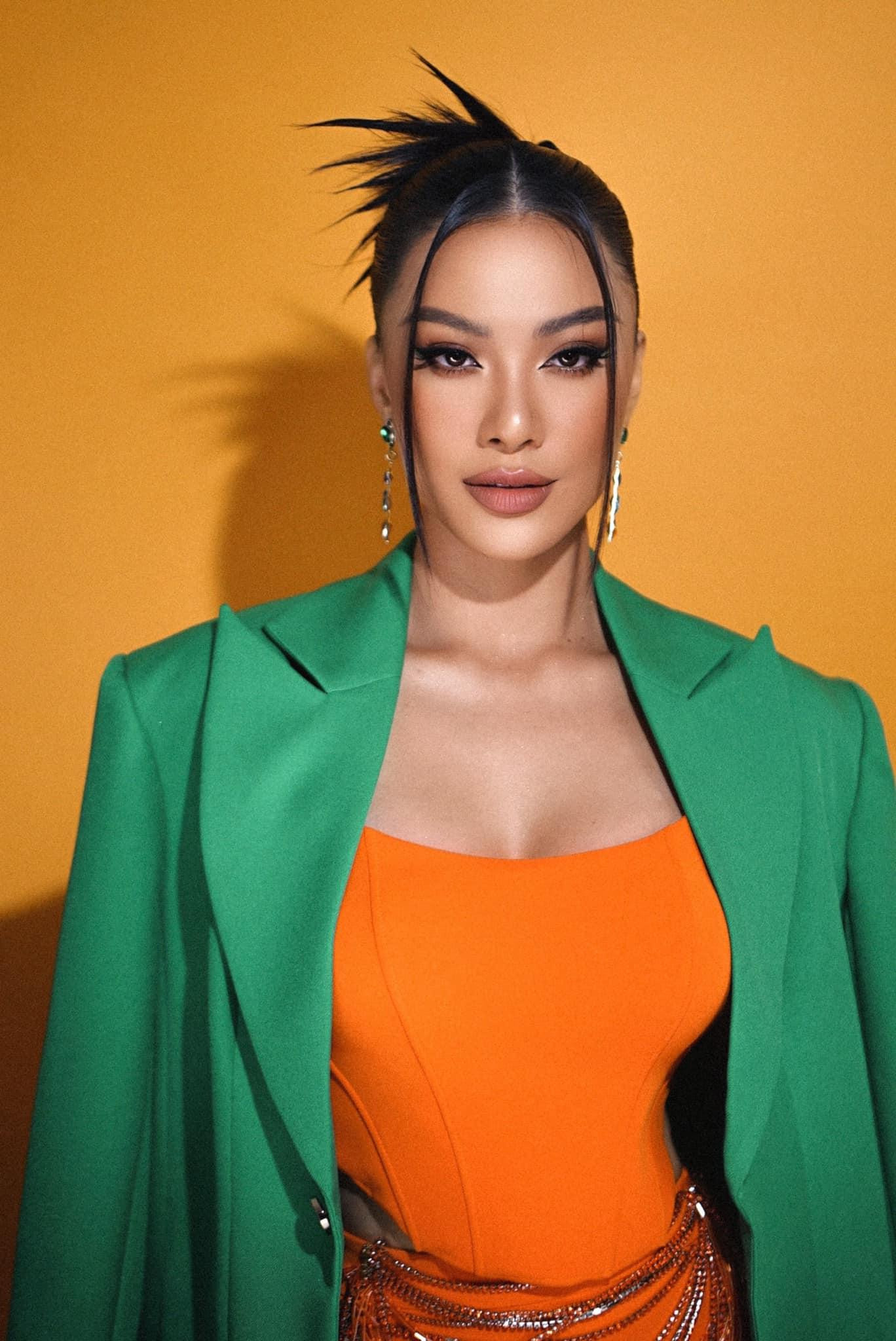 Người đẹp nổi bật và cá tính khi diện trang phục phối theo phong cách color block.