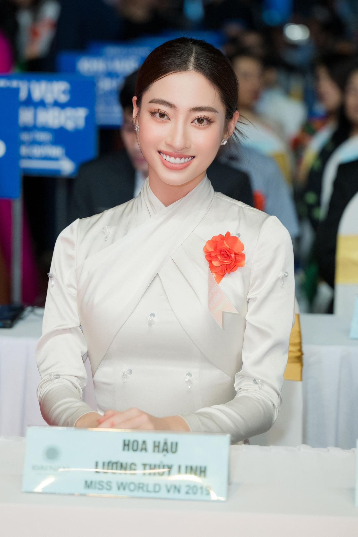 Tại buổi lễ, Lương Thùy Linh được giới thiệu trang trọng. Cô nhận được sự yêu mến của các bạn sinh viên không chỉ vì nhan sắc mà còn bởi nền tảng tri thức. Lễ Kỷ niệm Thành lập Đại học Đại Nam (14/11/2007-14/11/2022) có nhiều thế hệ giảng viên tới tham dự buổi lễ. Lương Thùy Linh với tư cách là trợ giảng, được xem là nhân tố nổi bật của thế hệ Gen Z.