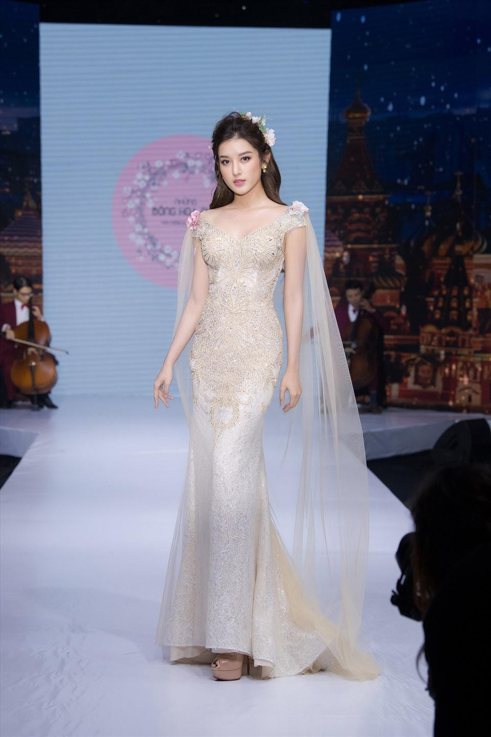 Huyền My gây ấn tượng với thần thái kiêu sa mỗi khi sải bước trên sàn diễn thời trang. Sau khi giành ngôi vị á hậu, Huyền My tập trung rèn luyện bản thân vì tự nhận mình còn khá non trẻ.