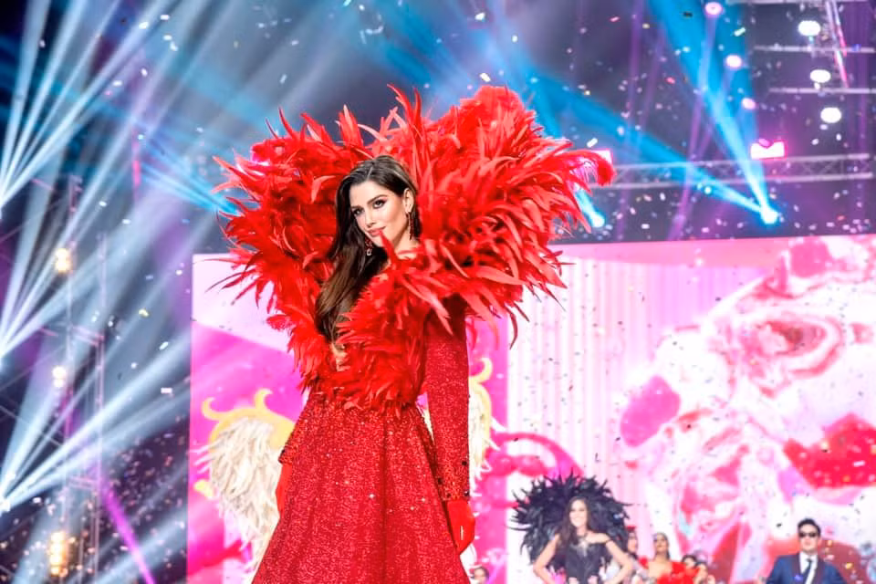 Hôm 13/11, top 10 Hoa hậu Hòa bình Quốc tế 2022 trình diễn trong sự kiện có tên Top 10 MGI2022 Queen Celebration ở Thái Lan. Show diễn được tổ chức kết hợp giữa trình diễn thời trang và âm nhạc. Điểm nhấn của show là màn trình diễn nội y của các người đẹp.