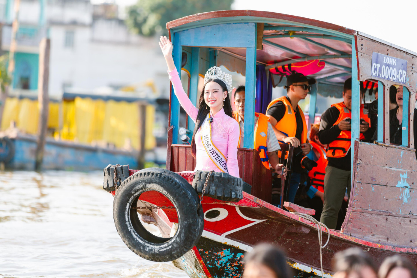 Chia sẻ với Tiền Phong, Bảo Ngọc cho biết cô chọn chợ nổi Cái Răng để diễu hành sau đăng quang để thể hiện niềm tự hào về quê hương, đồng thời muốn quảng bá những nét văn hóa đặc sắc của nơi đây đến với bạn bè trong nước và quốc tế.