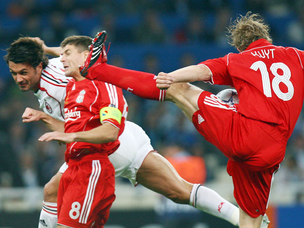 Liverpool chủ động tấn công trong những phút đầu Liverpool chủ động tấn công trong những phút đầu