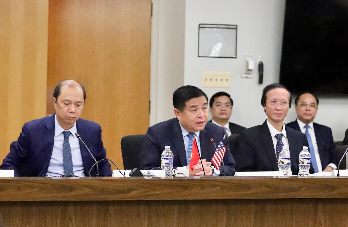 Hợp tác xây dựng hệ sinh thái công nghiệp bán dẫn là một trong những nội dung quan trọng được trao đổi tại cuộc họp. Hợp tác xây dựng hệ sinh thái công nghiệp bán dẫn là một trong những nội dung quan trọng được trao đổi tại cuộc họp.