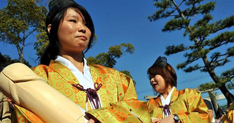 Biểu tượng cho khả năng duy trì nòi giống, dài 2,5m và nặng 280 kg (Krone) Một cặp vợ chồng đang tạ ơn vì người vợ đã mang bầu (Krone) Mỗi chị em 36 tuổi đều ôm một “của quý” trên tay (Krone) Những chiếc Hotdog cũng được tạo hình đặc biệt (Krone) Biểu tượng cho khả năng duy trì nòi giống, dài 2,5m và nặng 280 kg (Krone) Một cặp vợ chồng đang tạ ơn vì người vợ đã mang bầu (Krone) Mỗi chị em 36 tuổi đều ôm một “của quý” trên tay (Krone) Những chiếc Hotdog cũng được tạo hình đặc biệt (Krone)