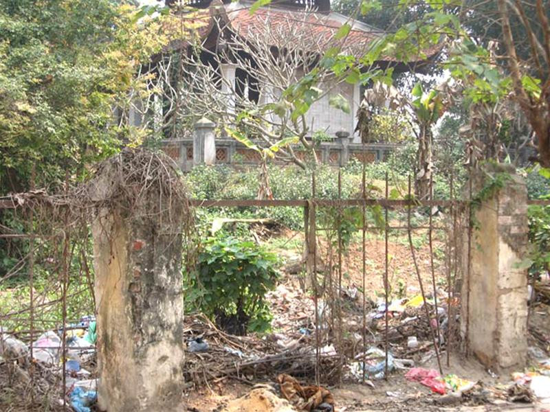 Gò Đống Thây (quận Thanh Xuân) luôn ngập trong rác rưởi Quang cảnh trước cửa chùa Thiên Phúc (phố Hai Bà Trưng, Hoàn Kiếm)