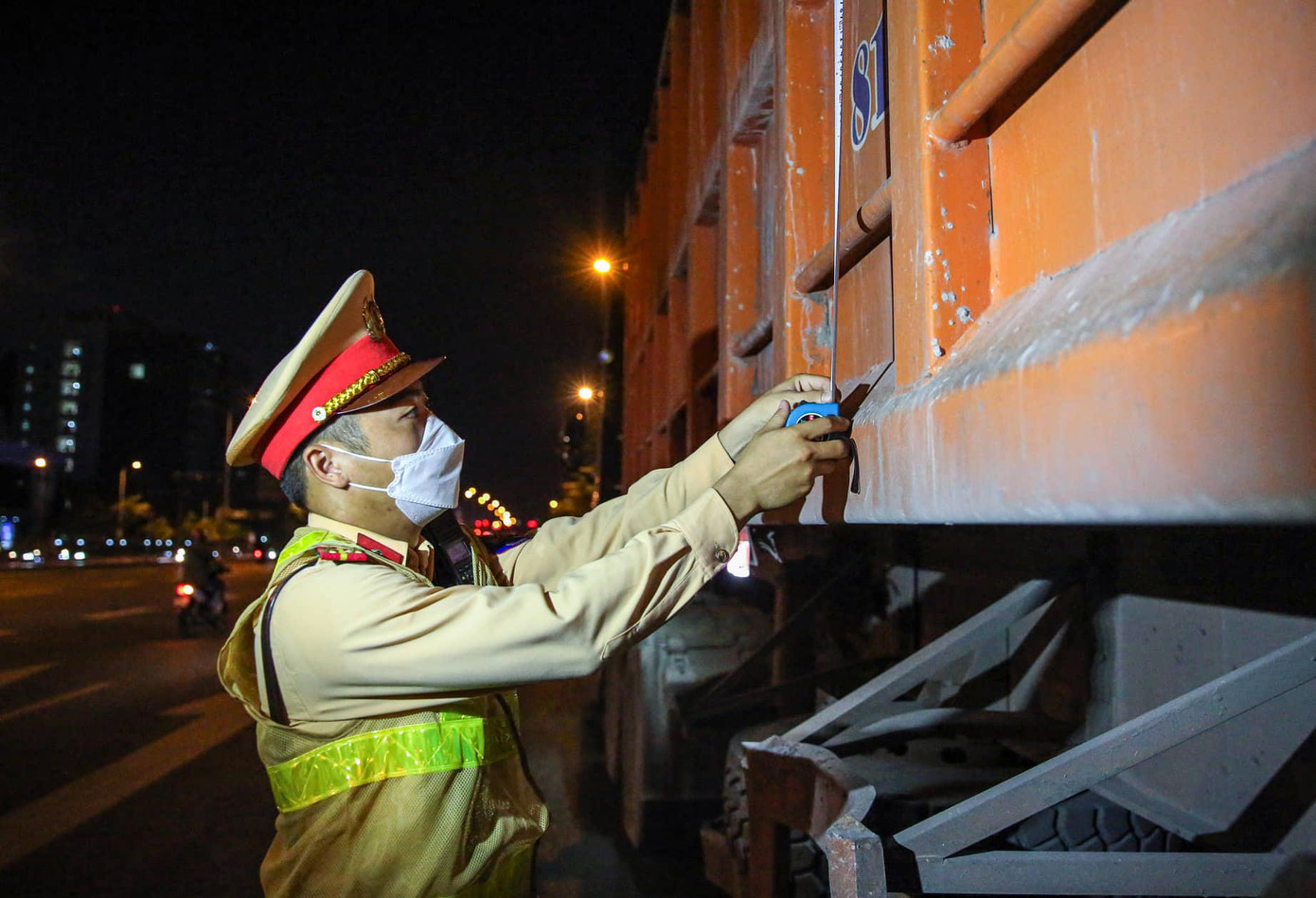 Theo thống kê, tính riêng trong ngày 15/7, Đội CSGT đường bộ số 6 xử phạt 11 tài xế vi phạm.