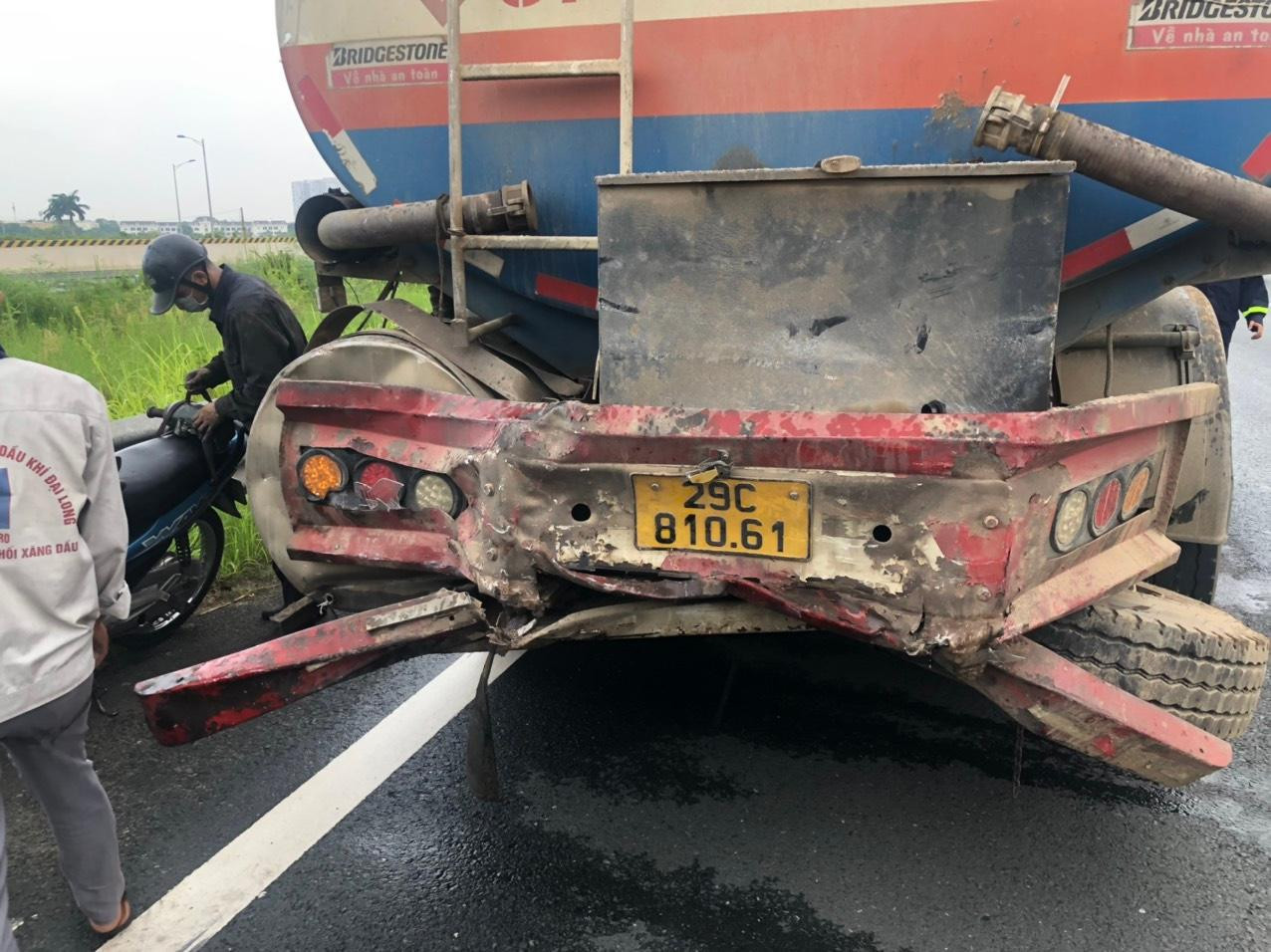 Xe bồn bị hư hỏng phía sau.