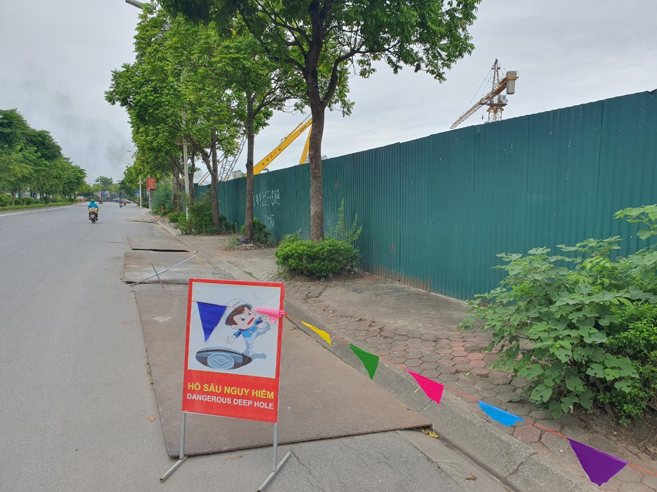 Đối với vị trí hư hỏng trên tuyến đường Cổ Linh đề nghị chủ đầu tư có biện pháp khắc phục, sửa chữa, hoàn trả nguyên trạng mặt đường trước ngày 30/11/2024.