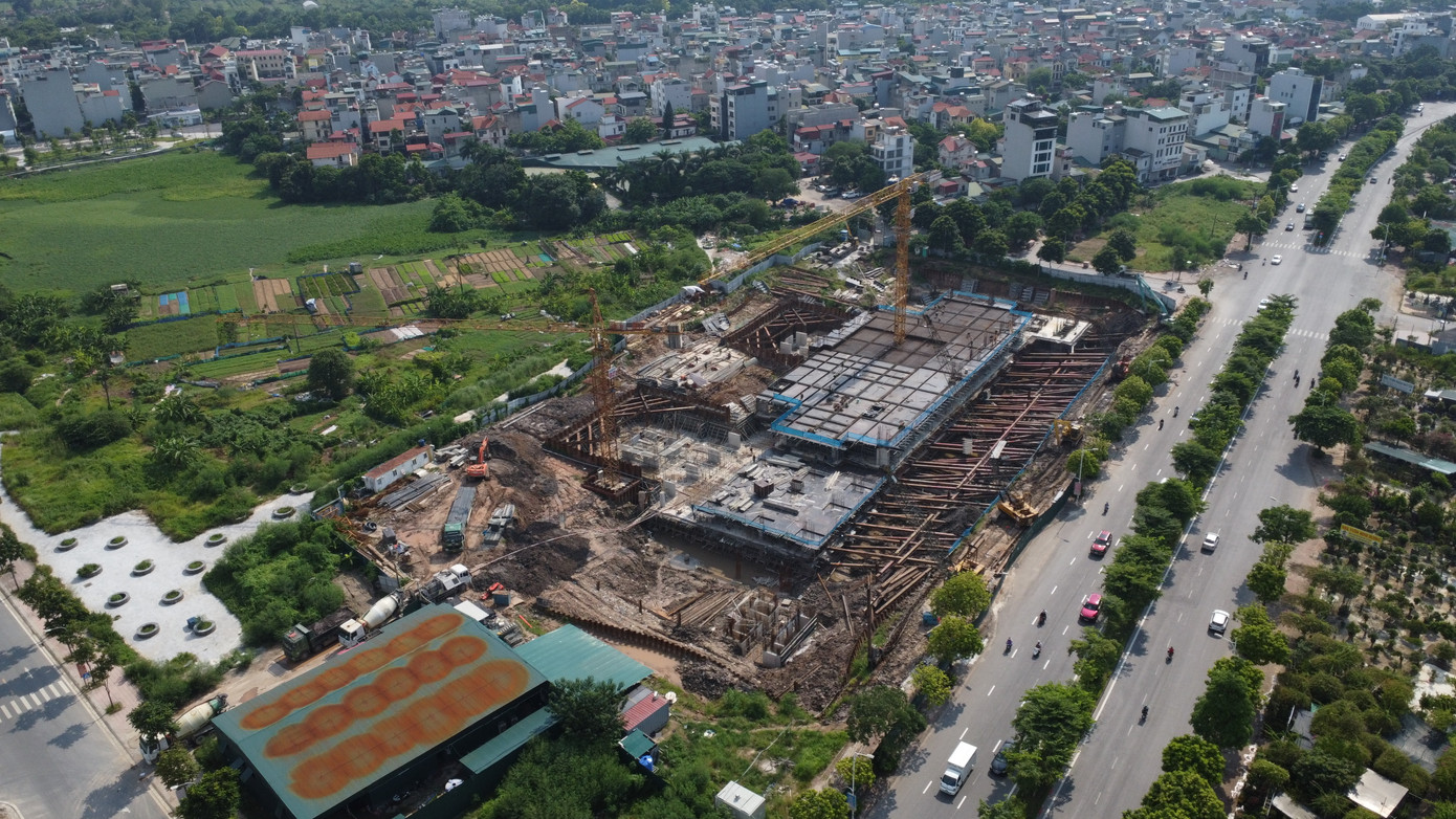 Theo nguồn tin của PV, Công ty CP công trình giao thông Hà Nội; Ban duy tu các công trình hạ tầng giao thông; Đội Thanh tra GTVT quận Long Biên mới đây đã làm việc với chủ đầu tư, nhà thầu thi công dự án xây dựng nhà ở cao tầng để bán tại ô đất ký hiệu CT2 thuộc Dự án xây dựng HTKT khu đất để đấu giá quyền sử dụng đất tại phường Long Biên về sự cố hư hỏng, rạn nứt mặt đường trong quá trình thi công dự án gây ra.