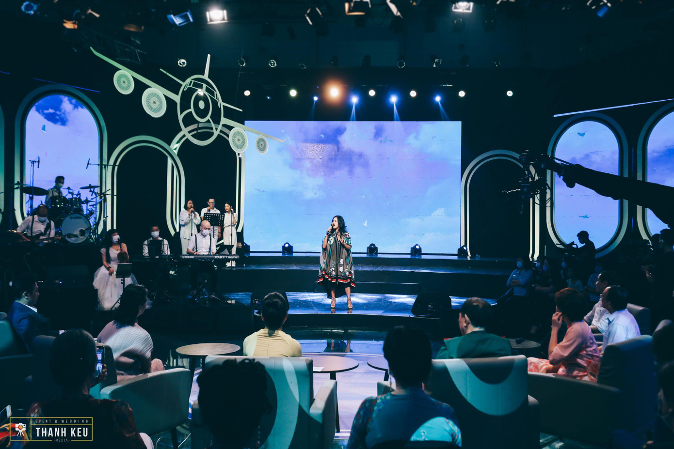 Ca sĩ Thanh Lam trên sân khấu QTX Ca sĩ Thanh Lam trên sân khấu QTX