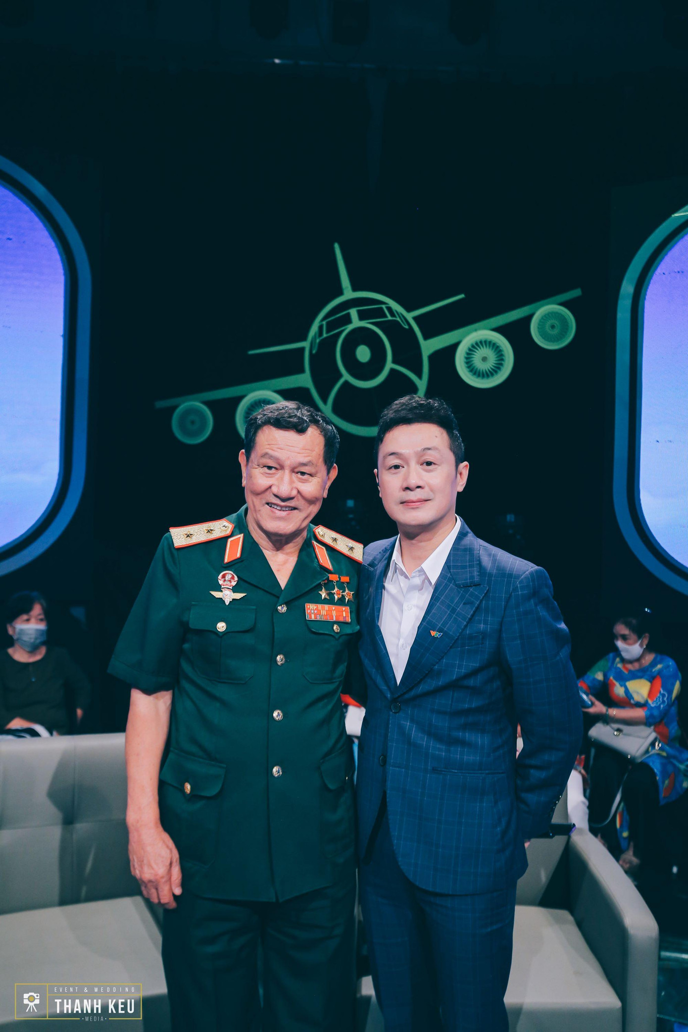 Trung tướng Phạm Tuân và MC Anh Tuấn Trung tướng Phạm Tuân và MC Anh Tuấn