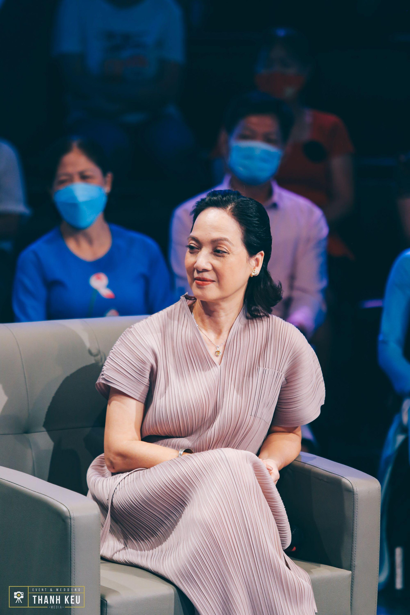 "Gái già lắm chiêu" vẫn rất trẻ trung ở độ tuổi U60.