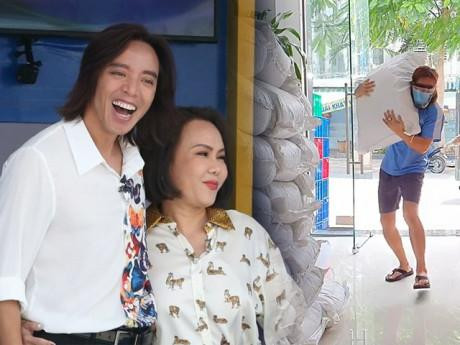 Cặp đôi Hương - Phương thường xuyên làm từ thiện từ đầu mùa dịch đến giờ.