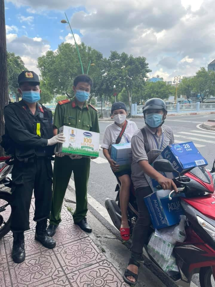 Trên từng cây số làm người vận chuyển