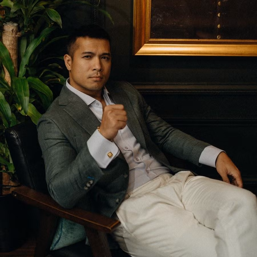 Anh còn kinh doanh khá thành công.