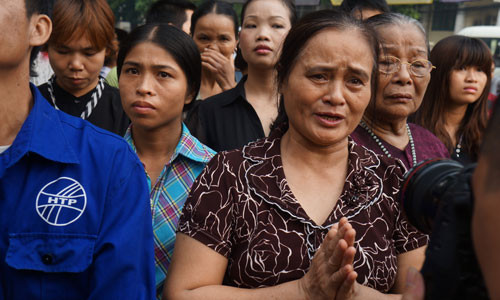 Những giọt nước mắt tiễn biệt nghẹn ngào