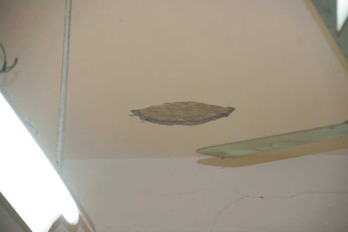 Nhiều vị trí khác cũng xuống cấp trầm trọng