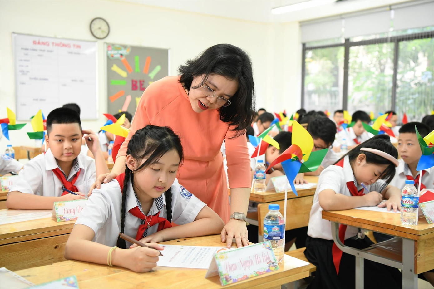 Một giờ đứng lớp của giáo viên Trường THCS Khương Đình, Hà Nội. Ảnh: NHƯ Ý