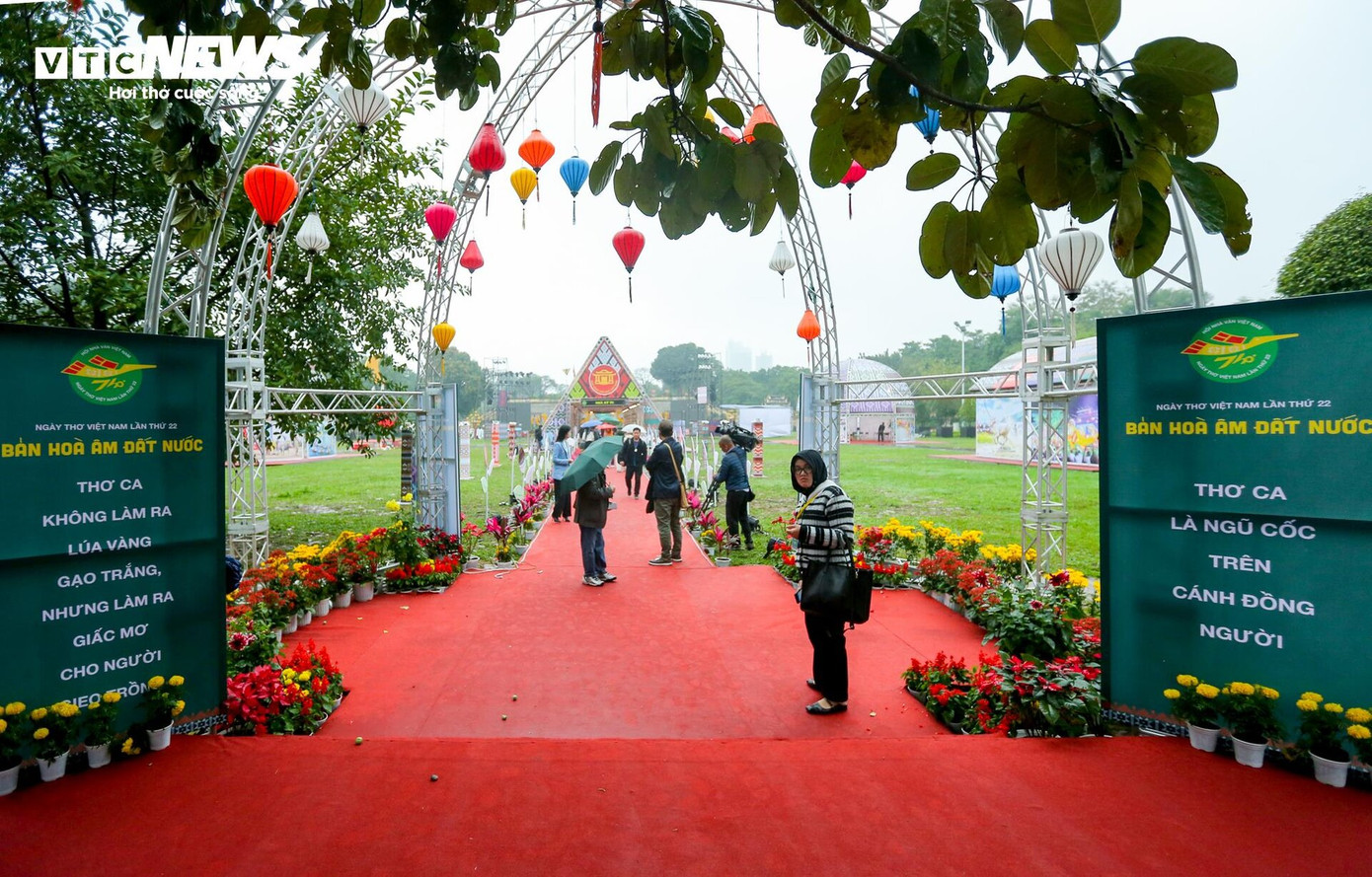 Cổng chào không gian Ngày thơ Việt Nam lần thứ 22 (2024)