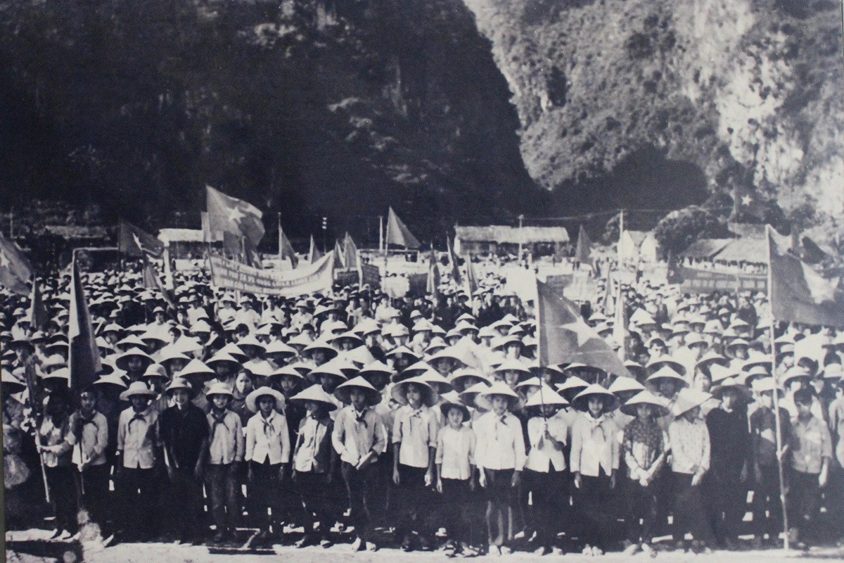 Người dân Lạng Sơn biểu thị sự quyết tâm giữ đất biên cương. (Ảnh tư liệu chụp tháng 2 năm 1979) Người dân Lạng Sơn biểu thị sự quyết tâm giữ đất biên cương. (Ảnh tư liệu chụp tháng 2 năm 1979)