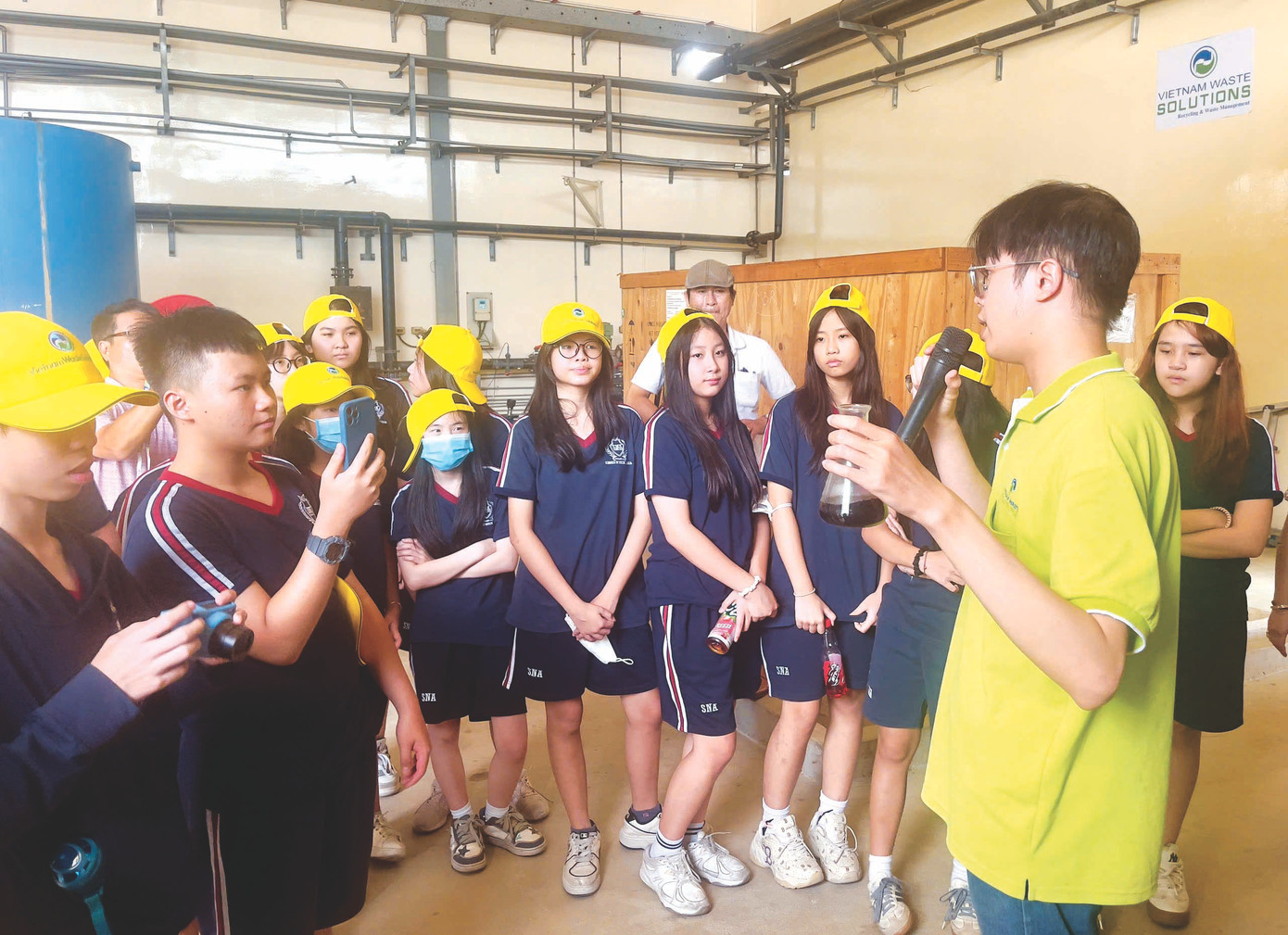 Học sinh trường quốc tế SNA tìm hiểu quy trình xử lý rác tại Cty VWS Học sinh trường quốc tế SNA tìm hiểu quy trình xử lý rác tại Cty VWS