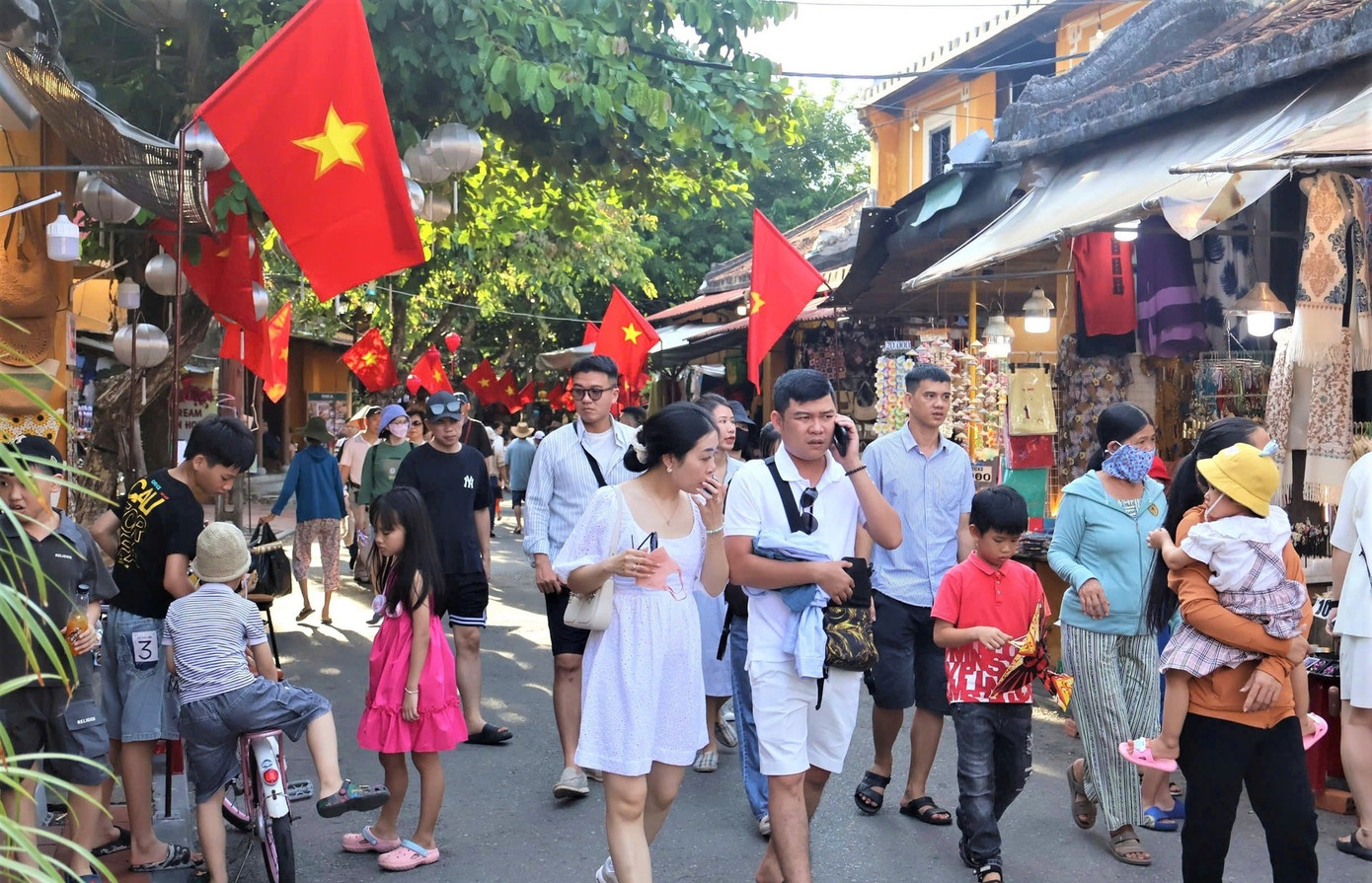 Từ những kỷ lục lượng khách của kỳ nghỉ lễ 30/4, có thể hình dung mùa hè năm nay sẽ còn sôi động hơn nữa Từ những kỷ lục lượng khách của kỳ nghỉ lễ 30/4, có thể hình dung mùa hè năm nay sẽ còn sôi động hơn nữa