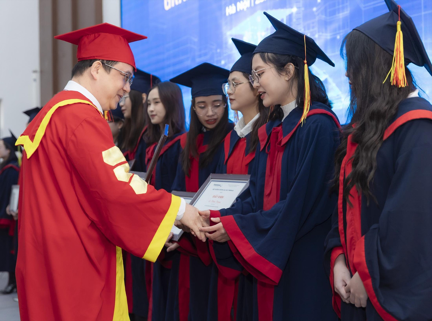 Sinh viên tốt nghiệp ĐH năm 2024. Ảnh: Nghiêm Huê