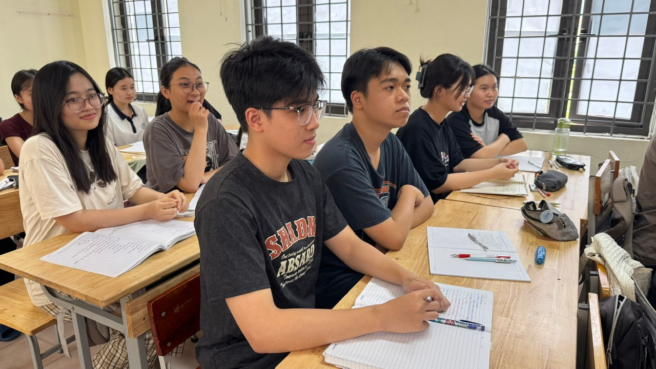 Học sinh được ôn tập trên lớp đến trước ngày thi. Ảnh: NGHIÊM HUÊ Học sinh được ôn tập trên lớp đến trước ngày thi. Ảnh: NGHIÊM HUÊ