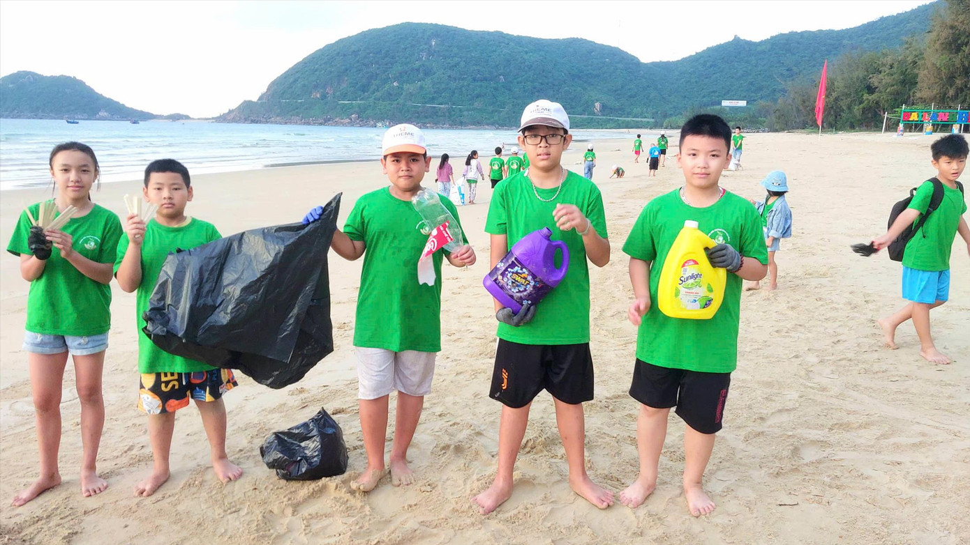 Nhóm “Môi trường xanh Đại Lãnh” tổ chức nhặt rác, làm sạch biển từ 5h sáng Chủ nhật hằng tuần