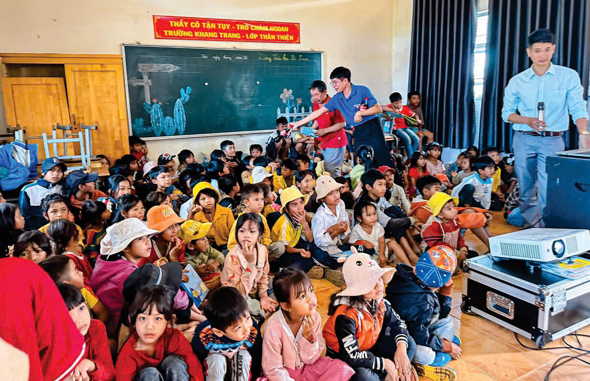 Anh Đăng tổ chức các hoạt động Tình nguyện hè