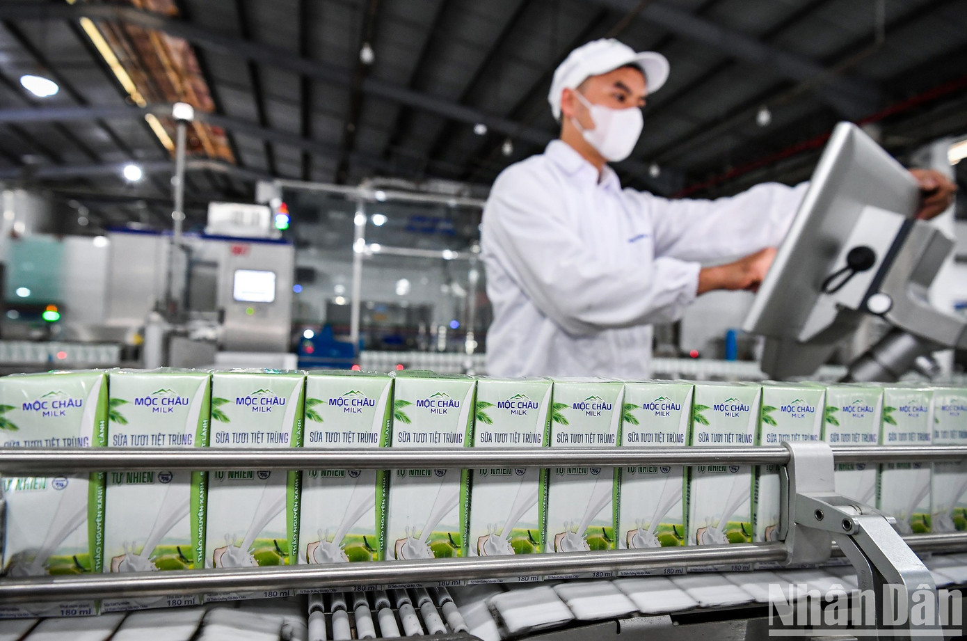 Mộc Châu Milk đã đầu tư công nghệ hiện đại và phát triển các sản phẩm đạt tiêu chuẩn quốc tế, để mang những dòng sữa mát lành đến với người tiêu dùng