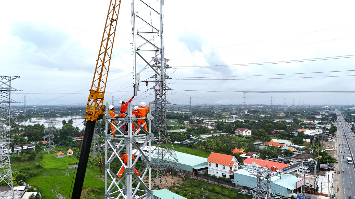 Thi công công trình các lộ ra 110kV Trạm biến áp 220kV Bến Lức, Long An Thi công công trình các lộ ra 110kV Trạm biến áp 220kV Bến Lức, Long An