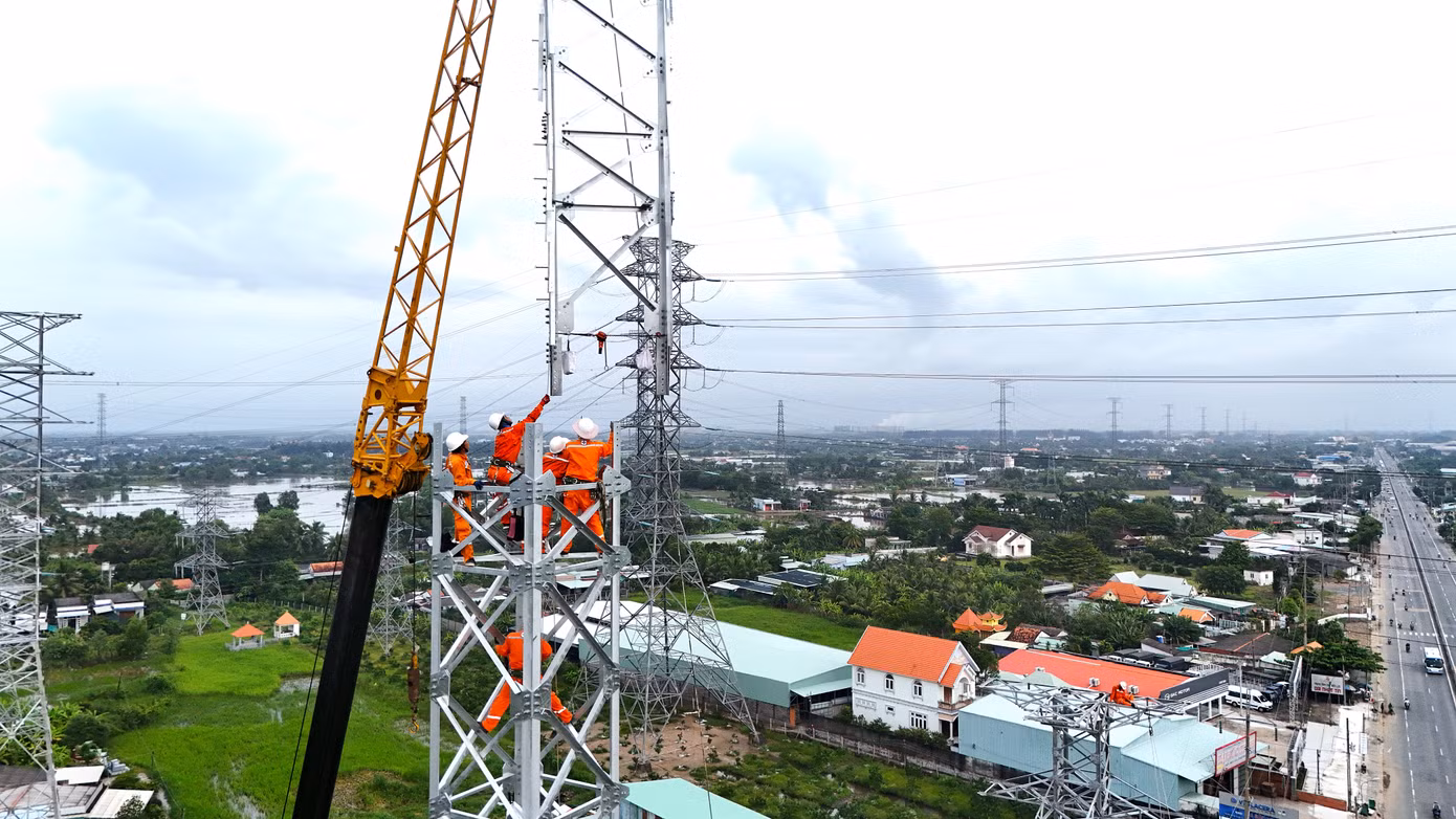 Thi công công trình các lộ ra 110kV Trạm biến áp 220kV Bến Lức, Long An