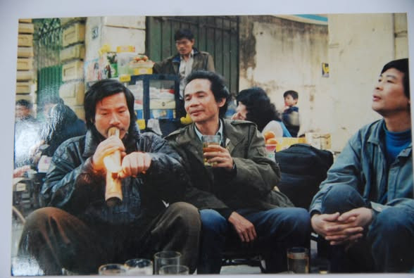 Tác giả bài viết với Nguyễn Trọng Tạo và Nguyễn Thụy Kha năm 1990 Tác giả bài viết với Nguyễn Trọng Tạo và Nguyễn Thụy Kha năm 1990