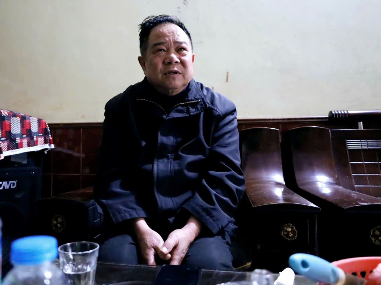 Ông Đào Đức Cương nghẹn lời kể chuyện tìm anh em ở pháo đài Đồng Đăng. Ảnh: Duy Chiến Ông Đào Đức Cương nghẹn lời kể chuyện tìm anh em ở pháo đài Đồng Đăng. Ảnh: Duy Chiến