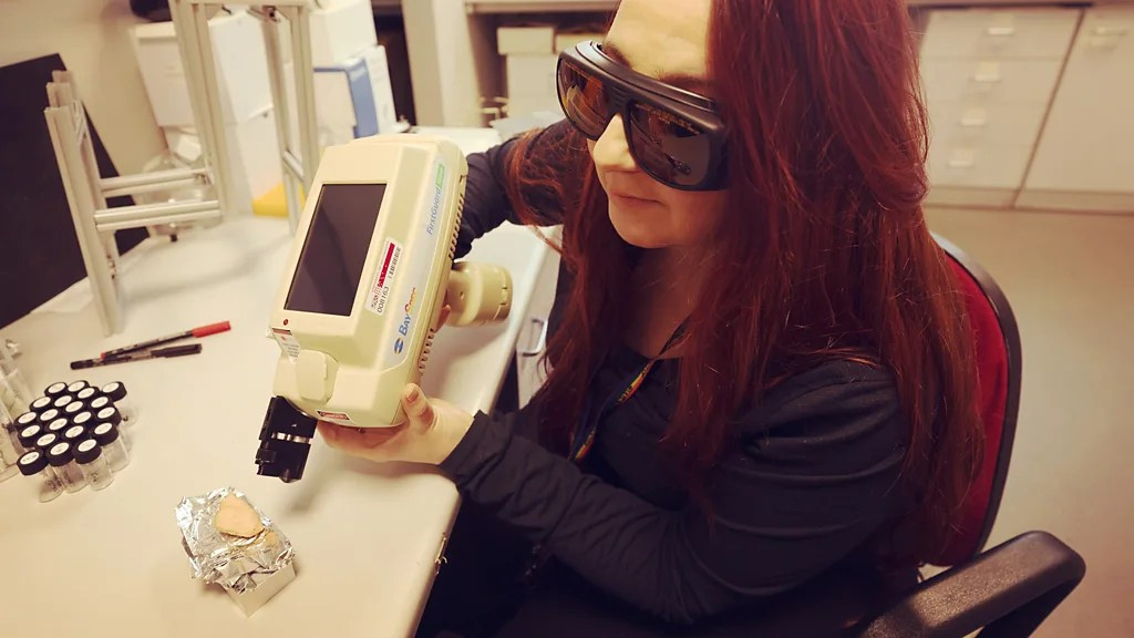 Bà Marina Barcenilla tái tạo mùi hương của không gian trong phòng thí nghiệm0