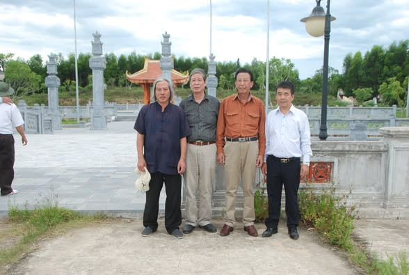 Với Nguyễn Thụy Kha và nhạc sĩ Thế Hiển ở Quảng Bình Với Nguyễn Thụy Kha và nhạc sĩ Thế Hiển ở Quảng Bình