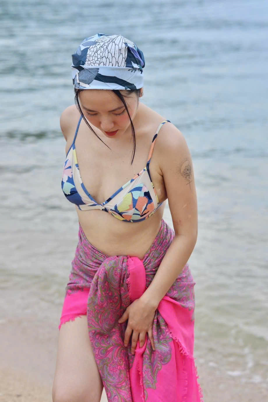 Ca sĩ Phương Linh là một trong những “sao” tạo ra xu hướng tung ảnh mộc, không che đậy dấu vết thời gian.