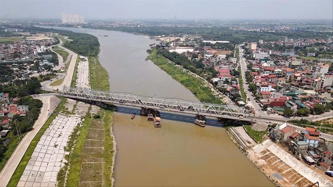 Đảm bảo an toàn hành lang thoát lũ là một trong những tiêu chí quan trọng nhất trong quá trình nghiên cứu dự án “Xây dựng Đại lộ và cảnh quan ven sông Hồng”. Ảnh: Hoàng Mạnh Thắng