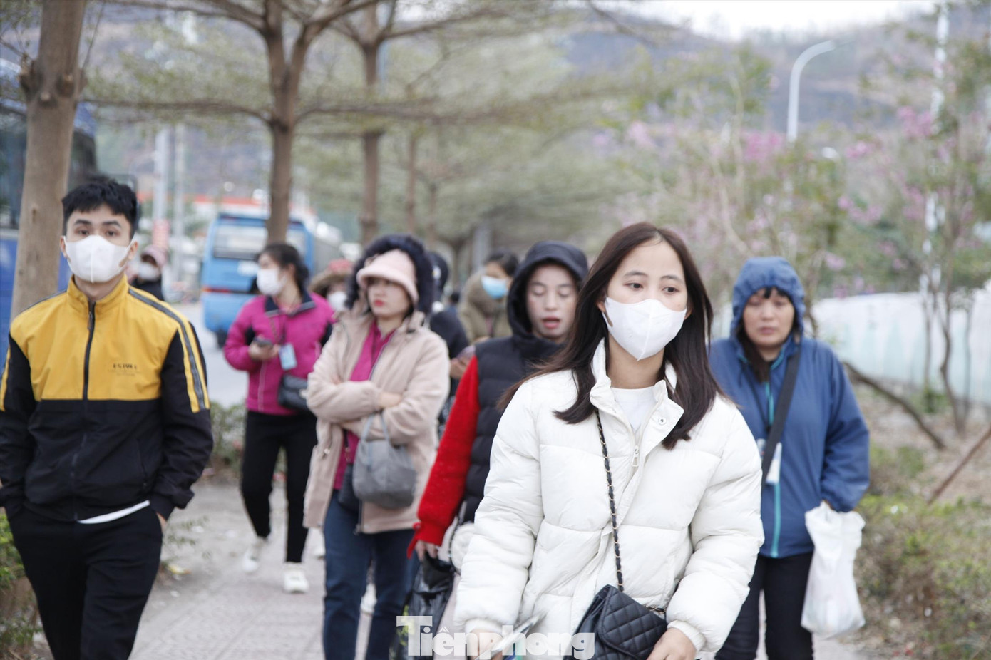 Công nhân tấp nập quay trở lại khu công nghiệp tỉnh Bắc Giang làm việc sau kỳ nghỉ Tết. Ảnh: Nguyễn Thắng Công nhân tấp nập quay trở lại khu công nghiệp tỉnh Bắc Giang làm việc sau kỳ nghỉ Tết. Ảnh: Nguyễn Thắng